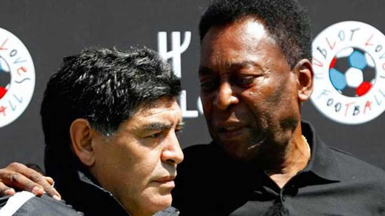 Tras años de críticas cruzadas, el argentino Diego Armando Maradona y el brasileño Pelé se abrazaron en París.