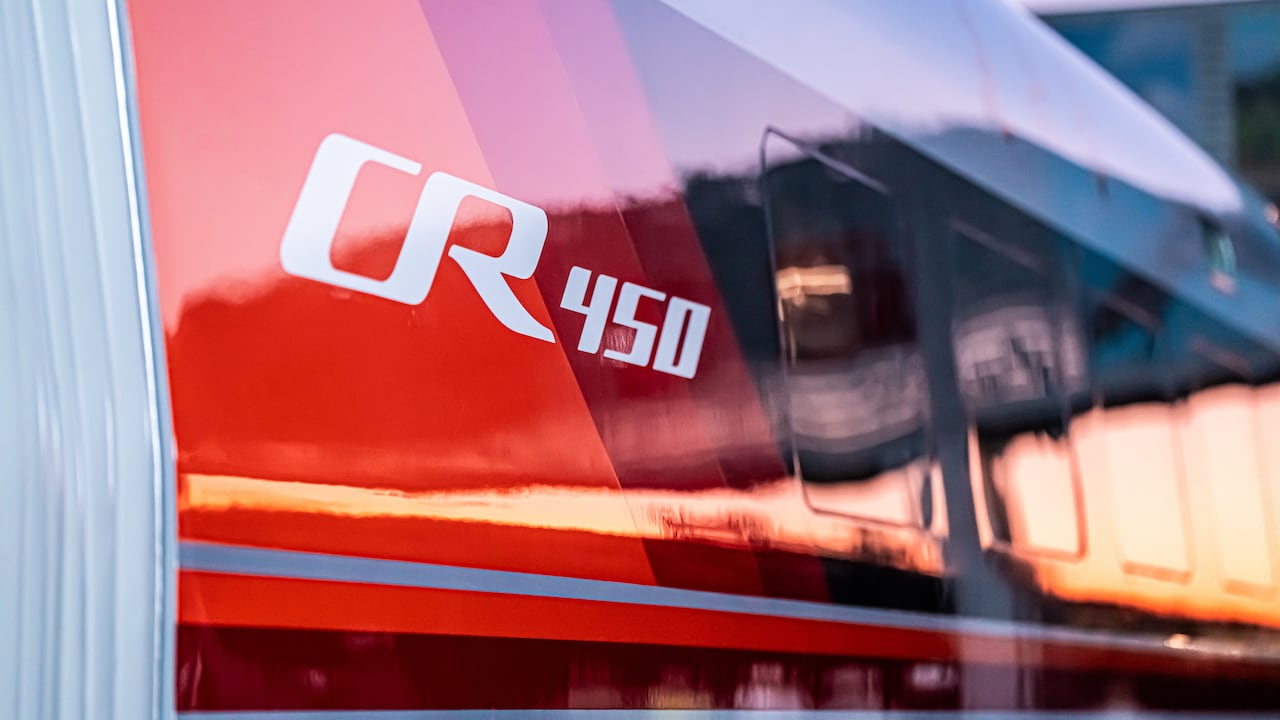 China revoluciona el transporte con el CR450, un tren de alta velocidad que rompe récords.