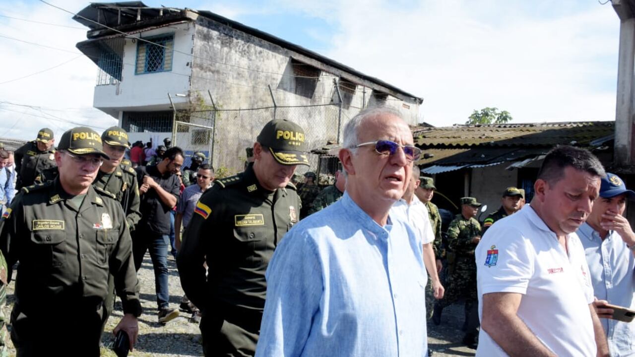 El ministro de Defensa, Iván Velásquez, visita Buenaventura en medio de la difícil situación de orden público que vive la ciudad. Foto: Aymer Andrés Álvarez fotorreportero El país