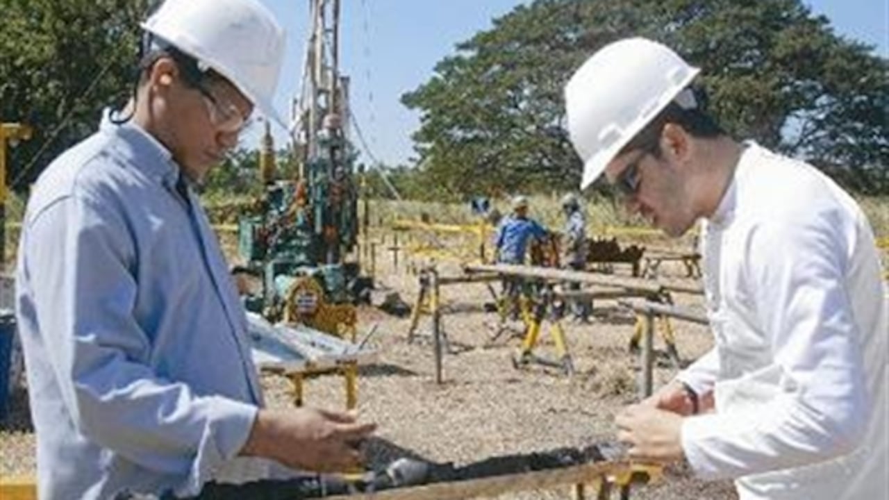 Un grupo de 80 jóvenes, entre profesionales, técnicos y tecnólogos, recién graduados, que se destacan por su nivel académico fueron vinculados a Ecopetrol por medio del programa Jóvenes Talentos.