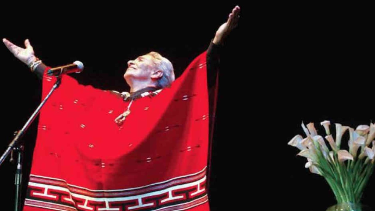 Nació en Costa Rica, pero desde muy pequeña vivió en México, al que consideró su hogar.