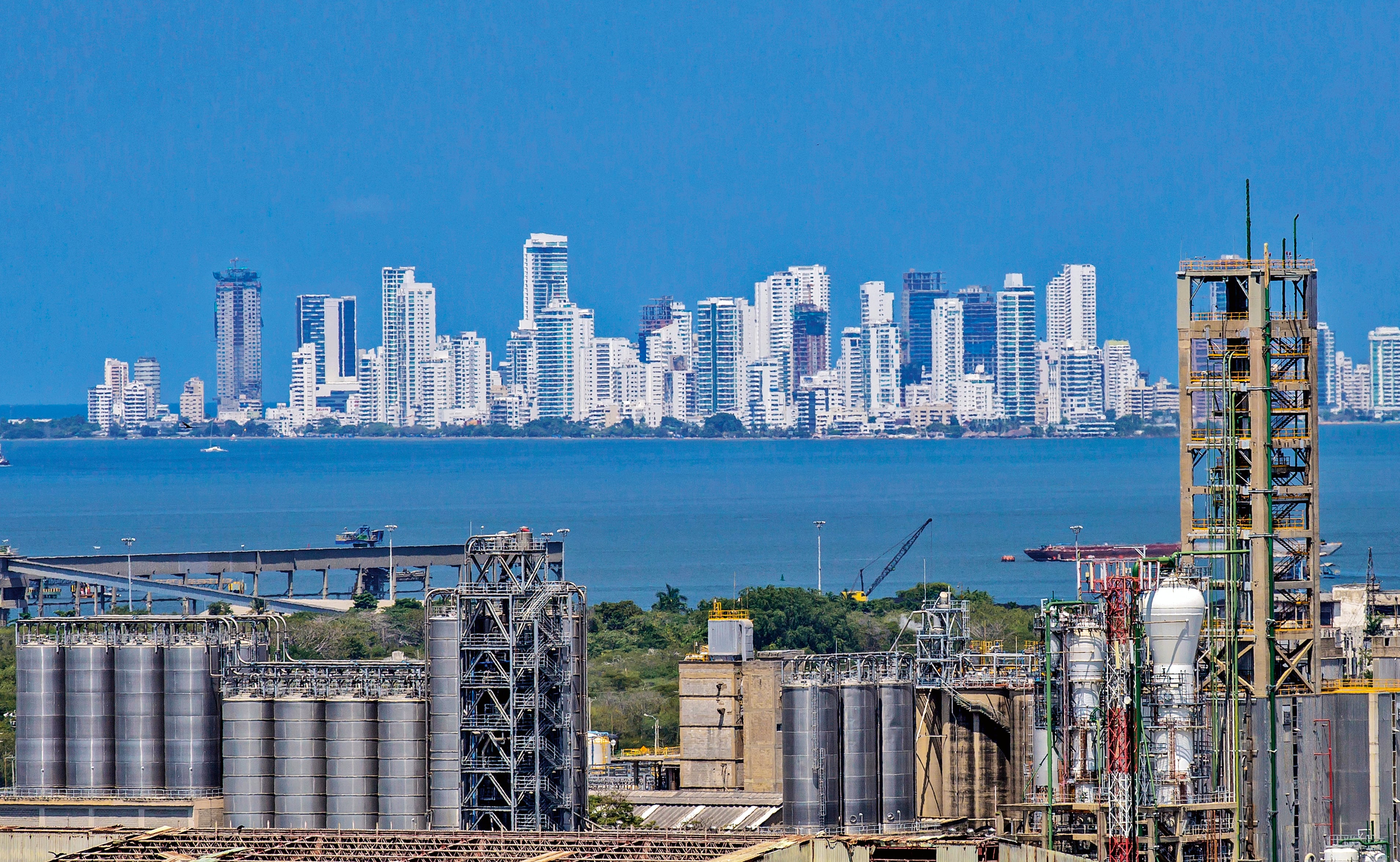 carlos.gonzalez@mullenlowemedia.com,