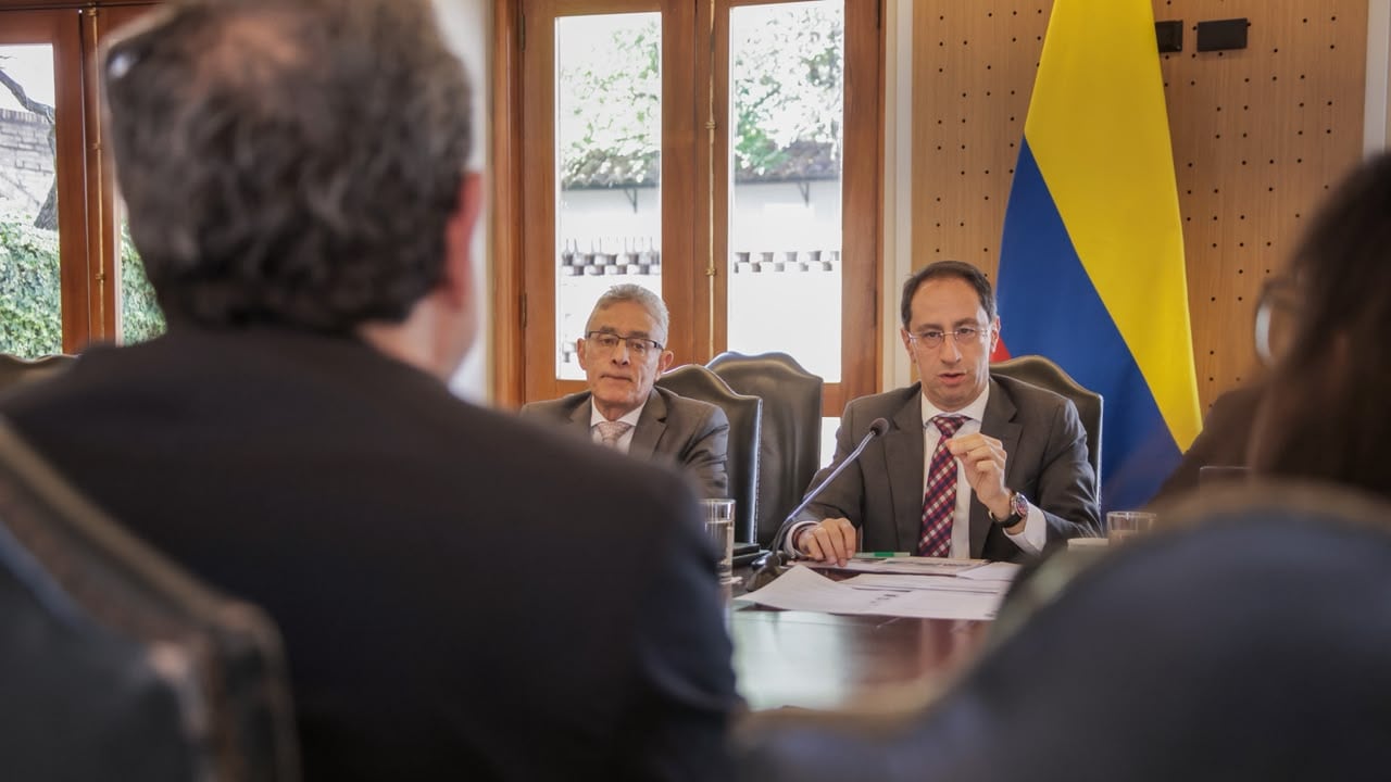 Reunión del Gobierno colombiano con el BID.