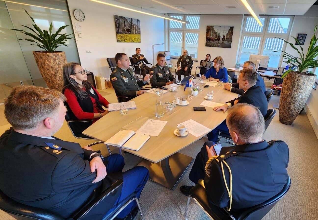 El encuentro del director de la Policía, general Carlos Triana, con sus homólogos de Europol se dio en sede de la embajada de Países Bajos.