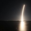 Un cohete Falcon 9 de SpaceX transporta el módulo Blue Ghost hacia la Luna, llevando instrumentos clave para la ciencia lunar.