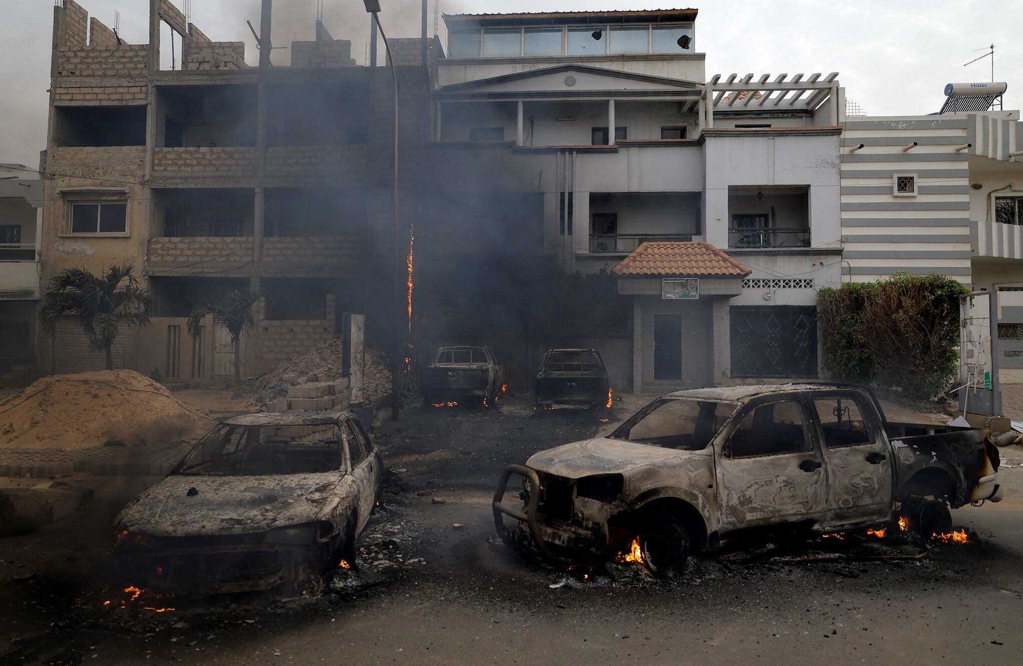 En imágenes : fuertes disturbios en llevan acabo en Senegal
