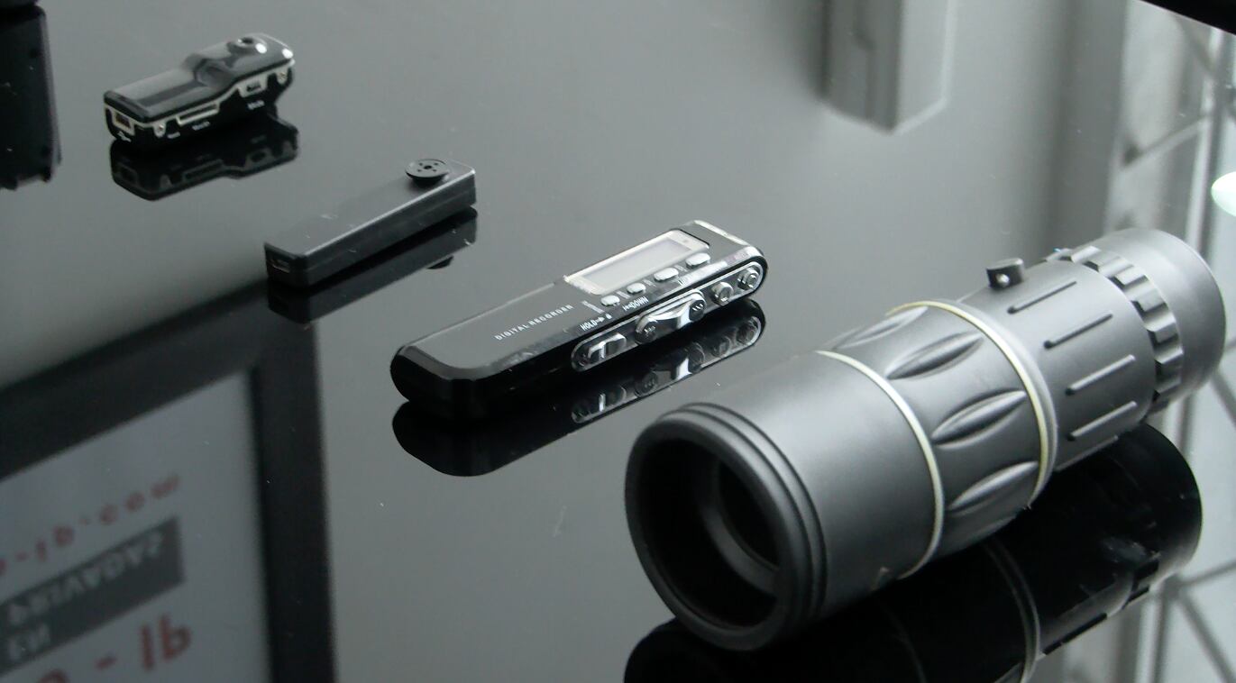 "Utilizamos dispositivos de grabación oculta, que pueden ser: botones, falsos llaveros, gafas, gorras, etc." Jeisson Villamil