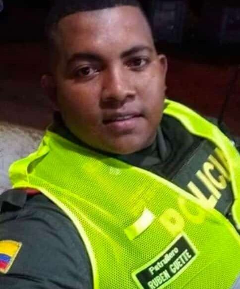 El uniformado estaba en su día de descanso y se movilizaba en su moto