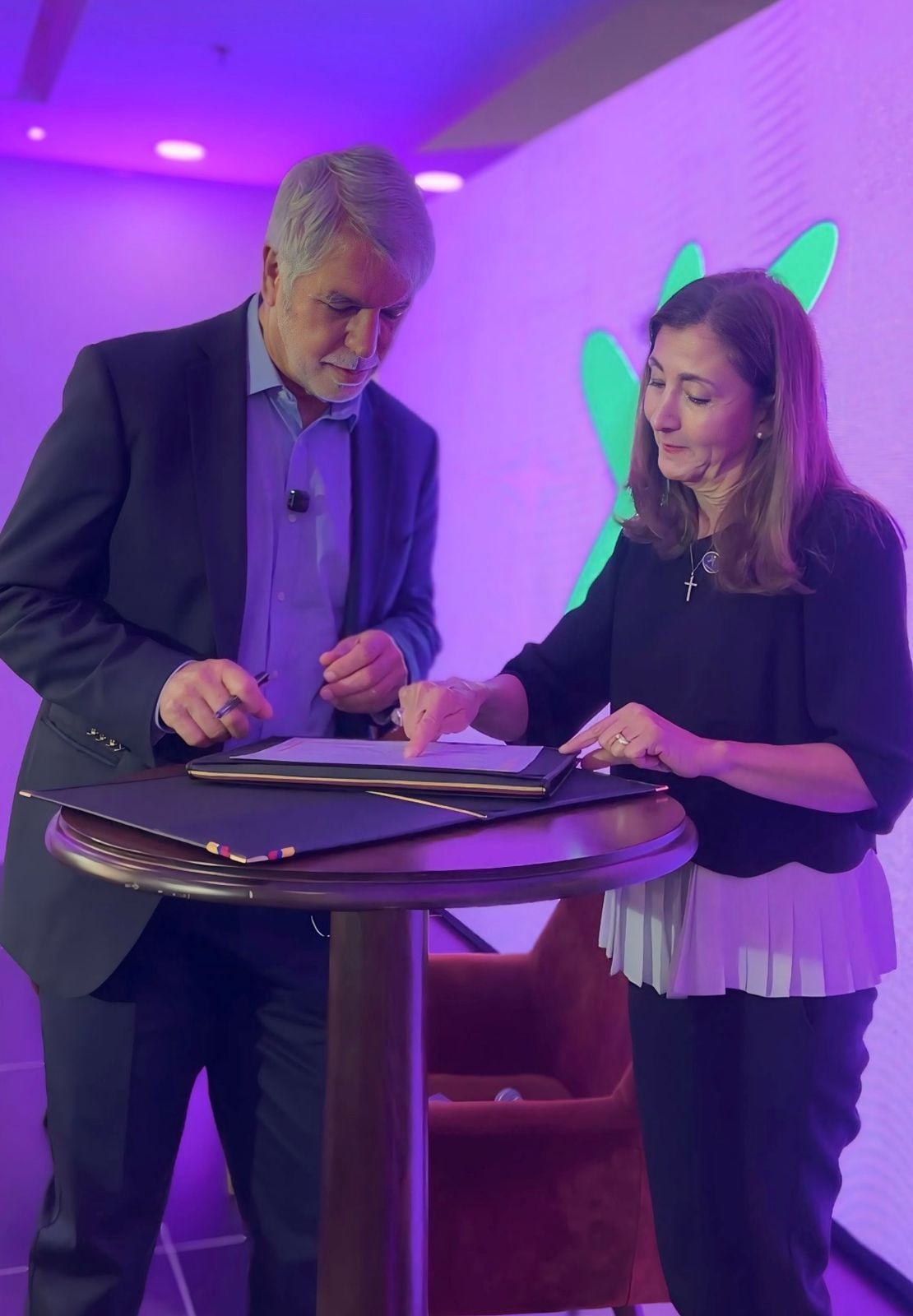 Ingrid Betancourt, líder del partido Oxígeno, anunció el aval a Peñalosa durante una asamblea extraordinaria de la colectividad.