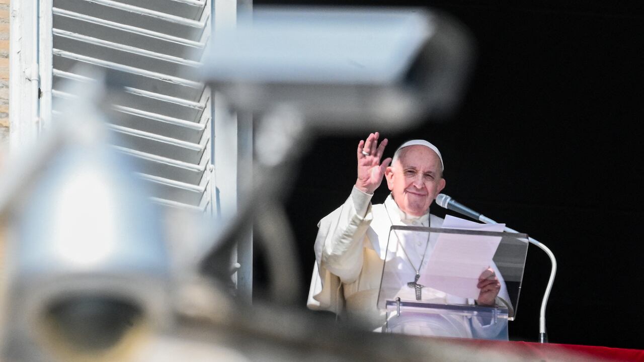 El papa Francisco pidió "la retirada lo antes posible" de inversiones que amenazan con empañar la reputación" de la Iglesia.