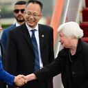 La secretaria del Tesoro de Estados Unidos, Janet Yellen, llegó el jueves a Pekín para una visita de cuatro días a China con el objetivo de estabilizar la relación económica entre las dos potencias mundiales. (Photo by Pedro PARDO / POOL / AFP)