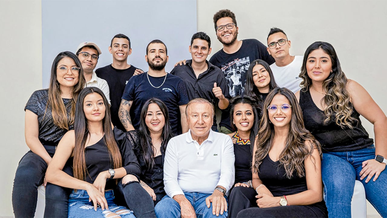 Este es el equipo de millennials que convirtió a Rodolfo Hernández en el rey del TikTok.