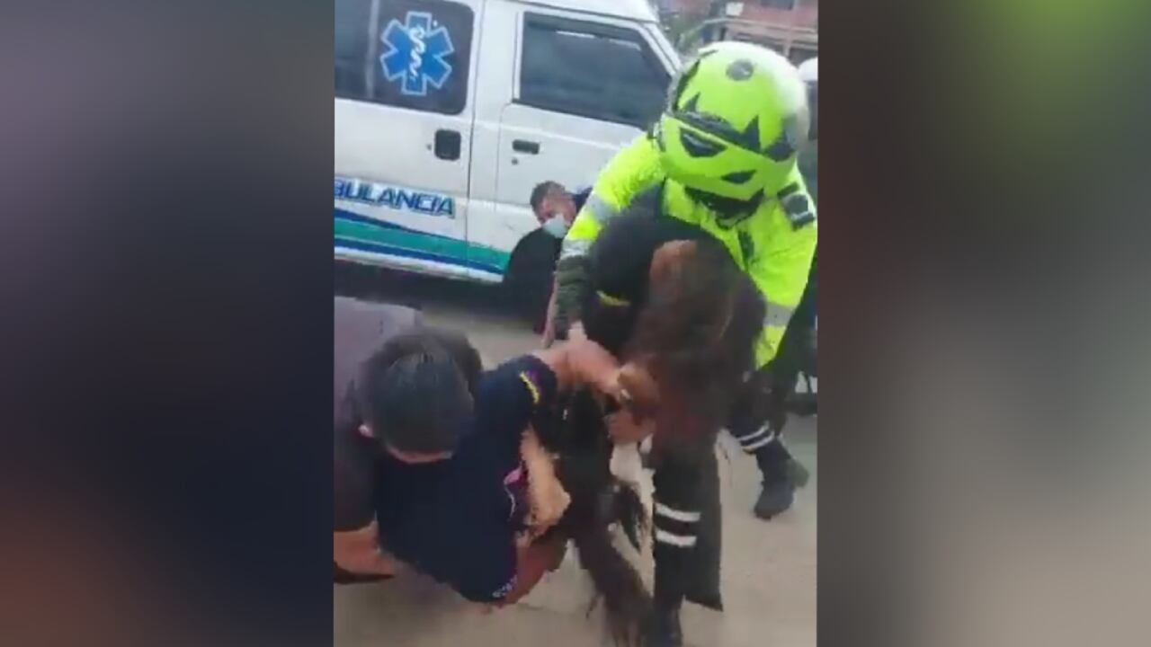 La disputa entre las ambulancias se comparó con la guerra del centavo, de los conductores en Bogotá.