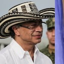El presidente Gustavo Petro y el jaguar que apareció en la Universidad Nacional, en Leticia.