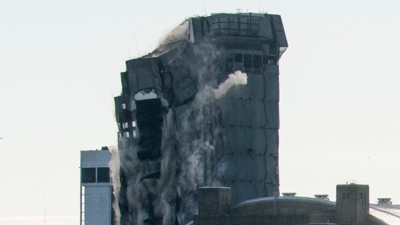 Así demolieron el casino Trump Plaza en Atlantic City, Estados Unidos