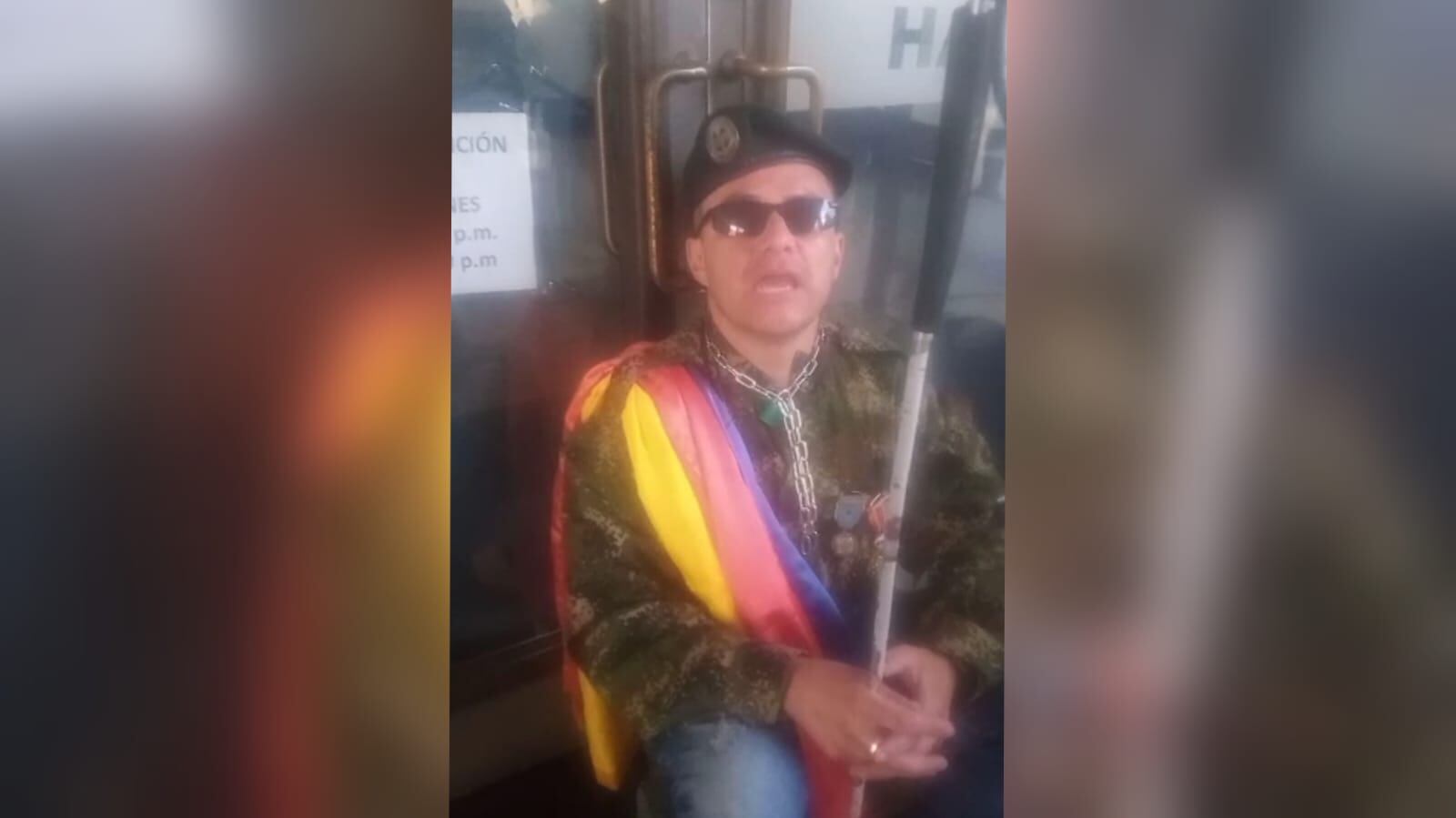 Militar retirado se encadenó frente al Consejo de Estado para reclamar por el pago de la mesada 14, que fue suspendido por la corporación judicial.