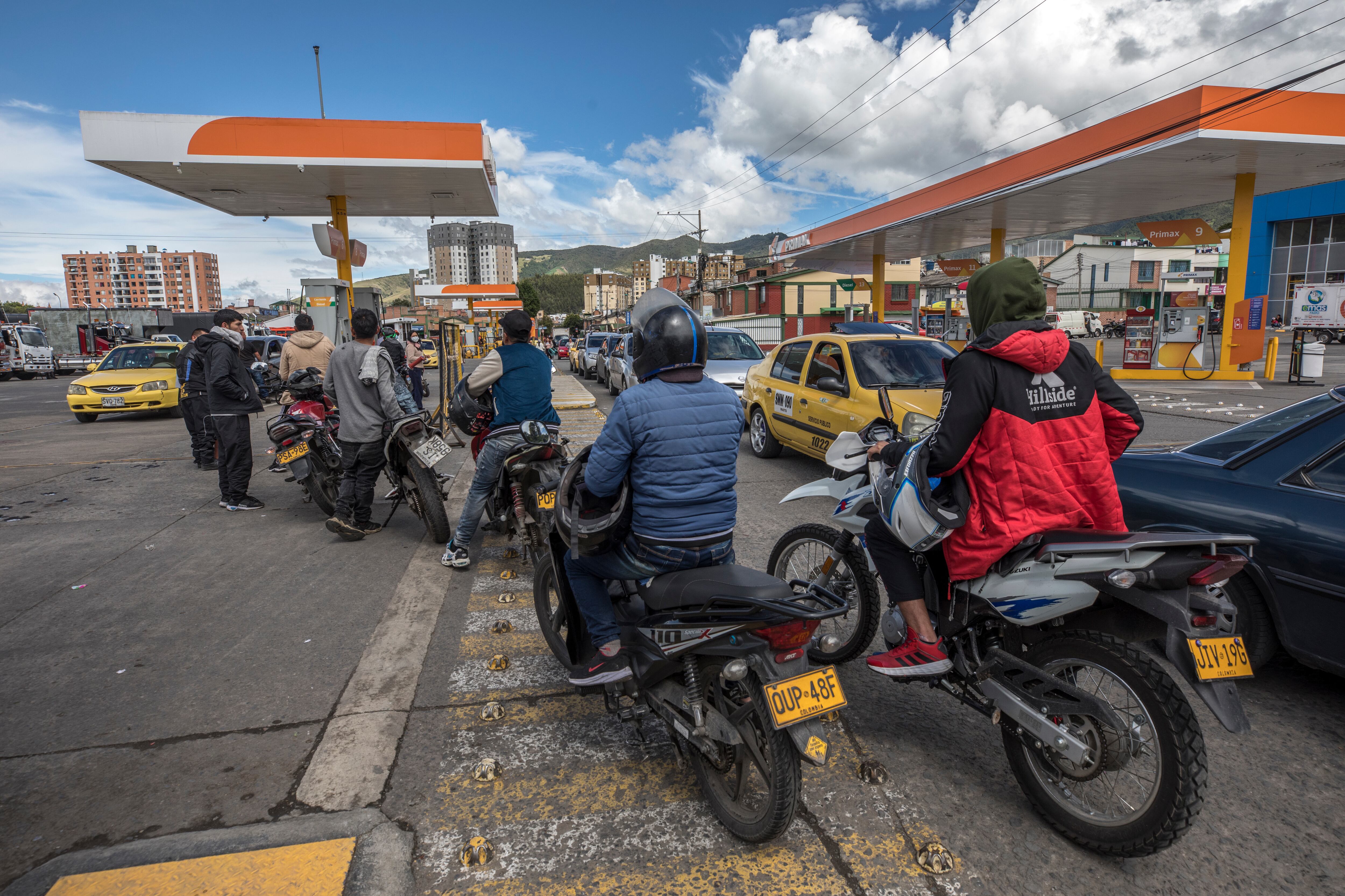Estaciones de gasolina, filas en Pasto Nariño. Escasez de gasolina