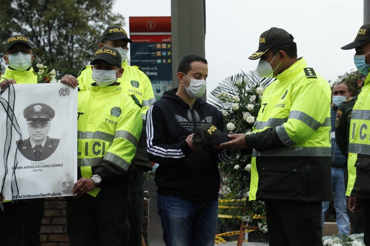 Homenaje al Patrullero Edwin Caro, en la 7 con 79