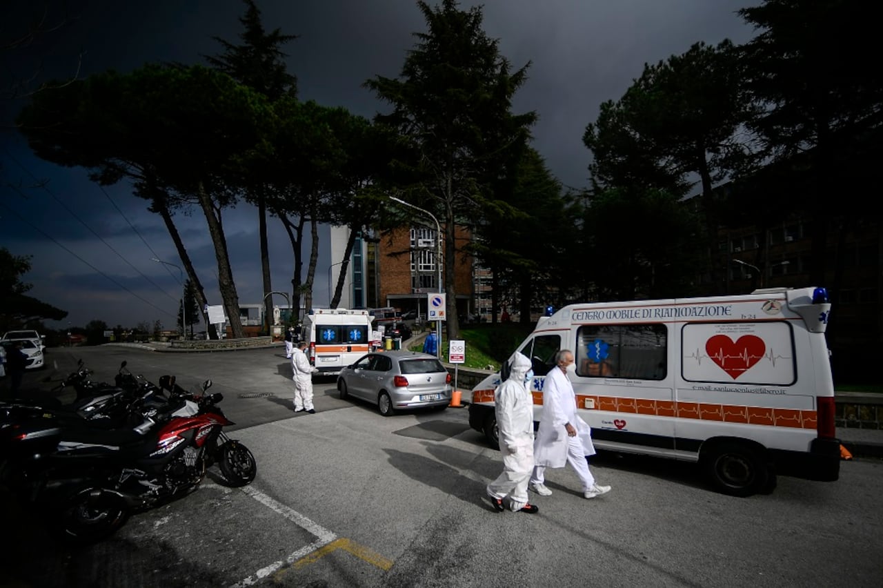 Por coronavirus en Italia, alertan de nuevo colapso hospitalario