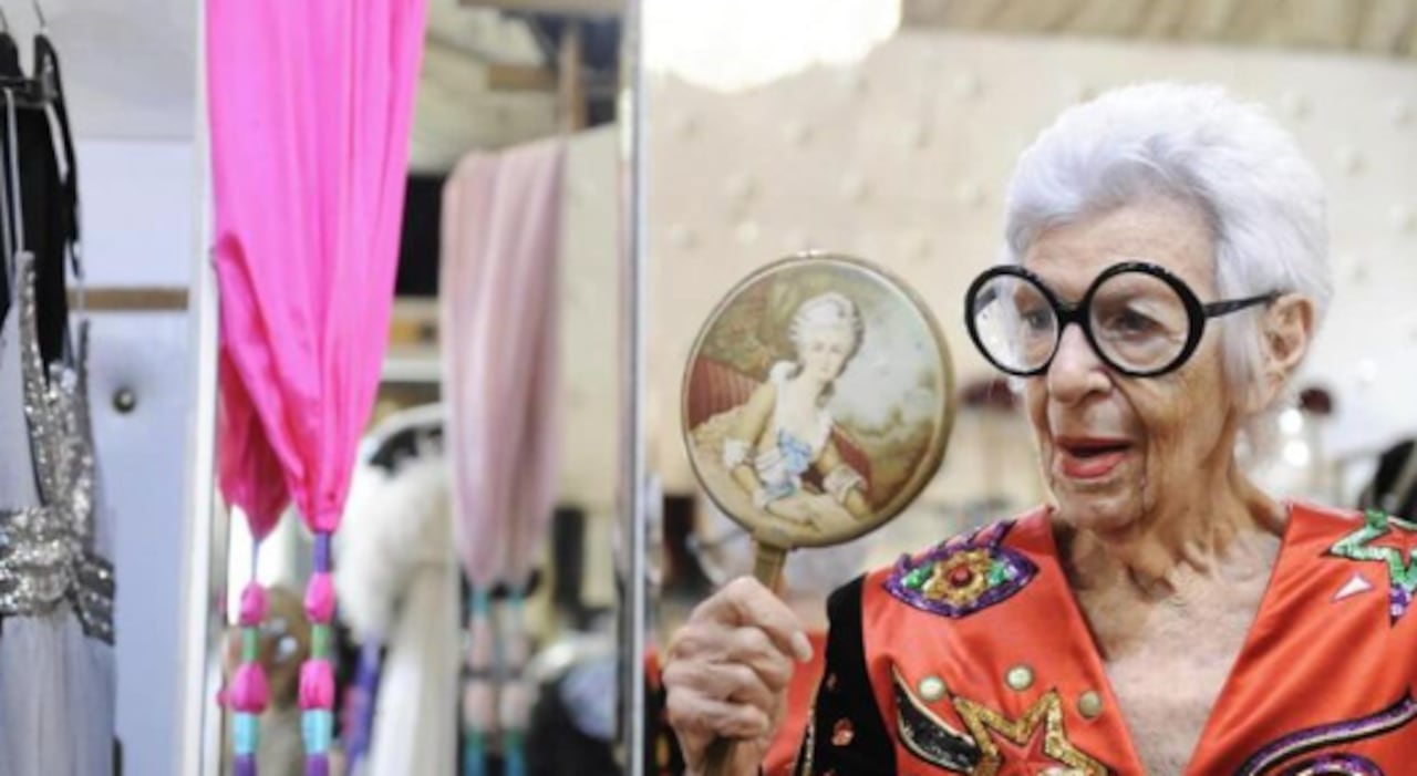 Muere Iris Apfel a los 102 años