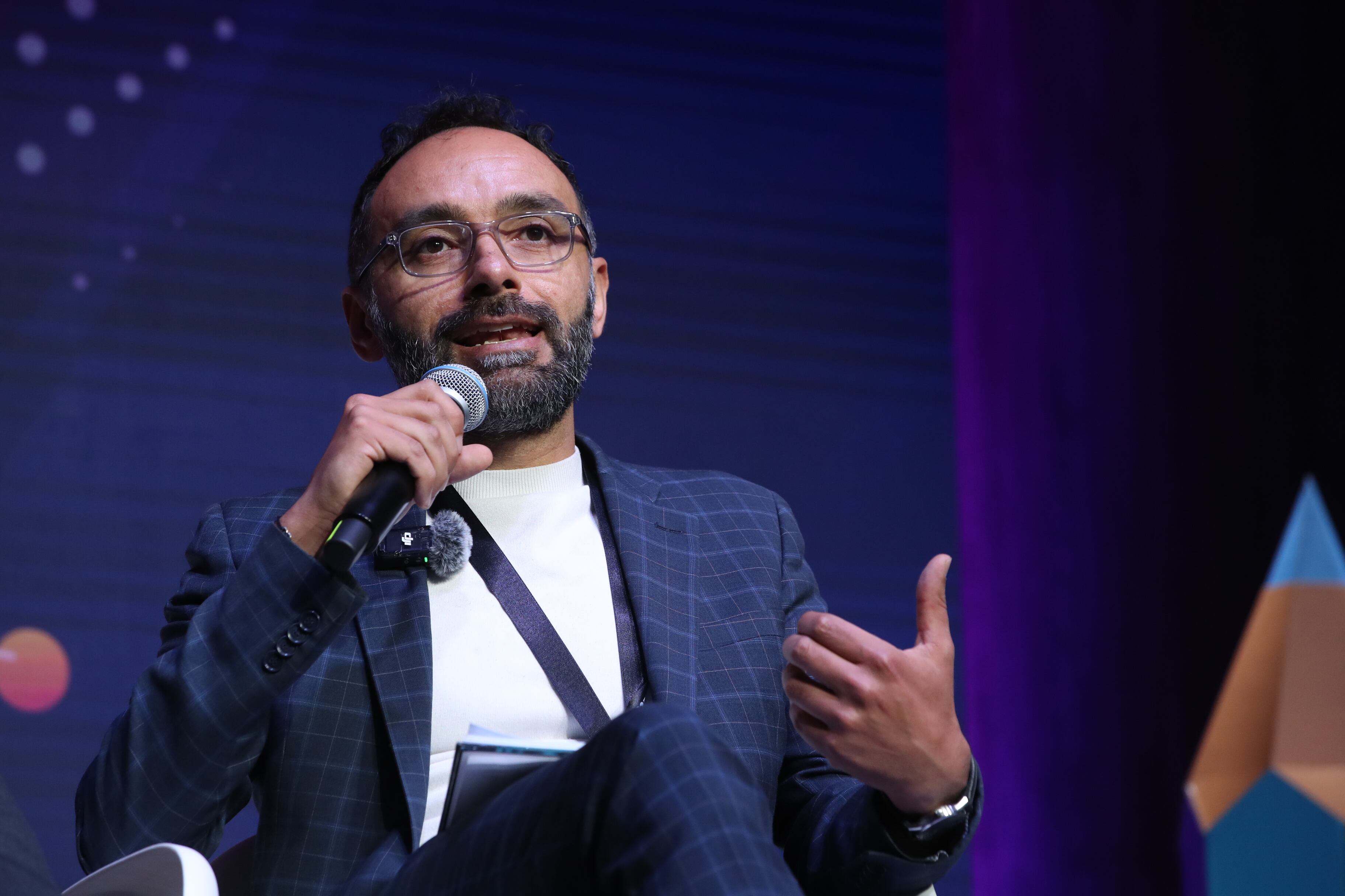 Foto Semana. Cumbre Líderes por la Educación (CLE) 24 y 25 de septiembre de 2025


Panel La IA: poder de Transformación en el aula

José Rafael Espinosa
CEO y cofundador de Mentu, creador de Shaia, IA para maestros
Vicky Ricaurte
CEO y cofundadora de Arukay
Ivaldo Torres Chávez
Rector de la Universidad de Pamplona (Unipamplona)
Rafael Eduardo Benjumea Hoyos
Gerente de evaluación y analítica de iM-PROVE


Modera: Pablo Arbeláez
Director del Centro de Investigación y Formación en IA (CinfonIA), de la Universidad de los Andes