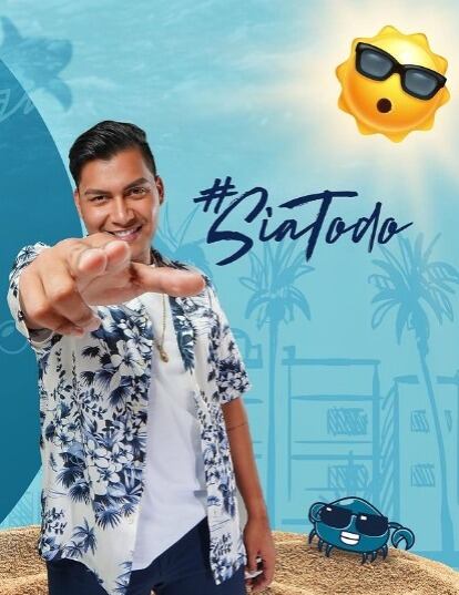 Este es el influencer Juanda Caribe, quien se ofreció a ayudar al domiciliario afectado con la quema de su moto