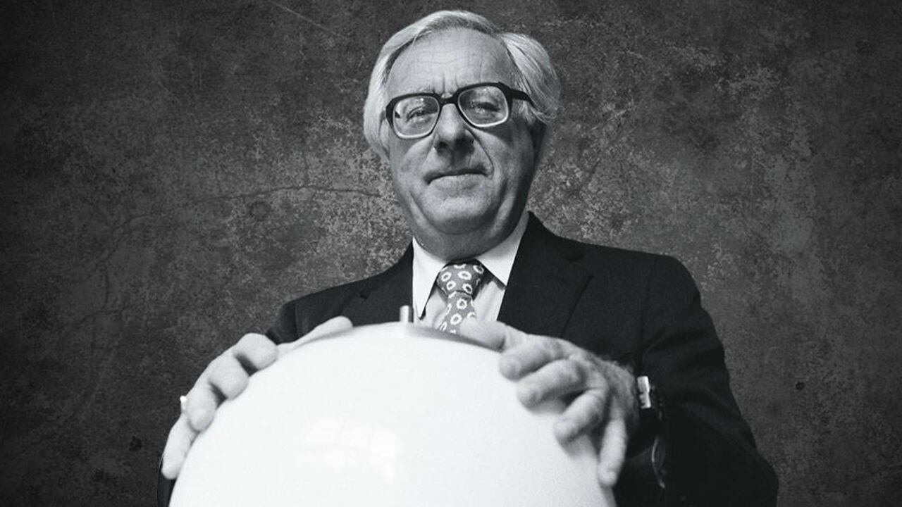 “La gente me pide que prediga el futuro, cuando todo lo que quiero hacer es prevenirlo. Mejor aún, construirlo”.