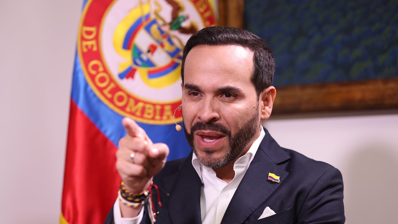 Abelardo de la Espriella, candidato presidencial, asegura tener nombres de implicados en fraude electoral.