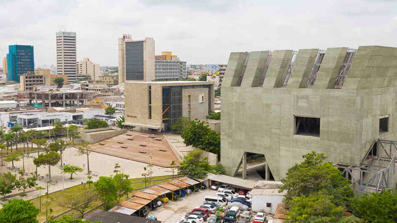 La construcción del Museo de Arte Moderno, en el centro de la ciudad.