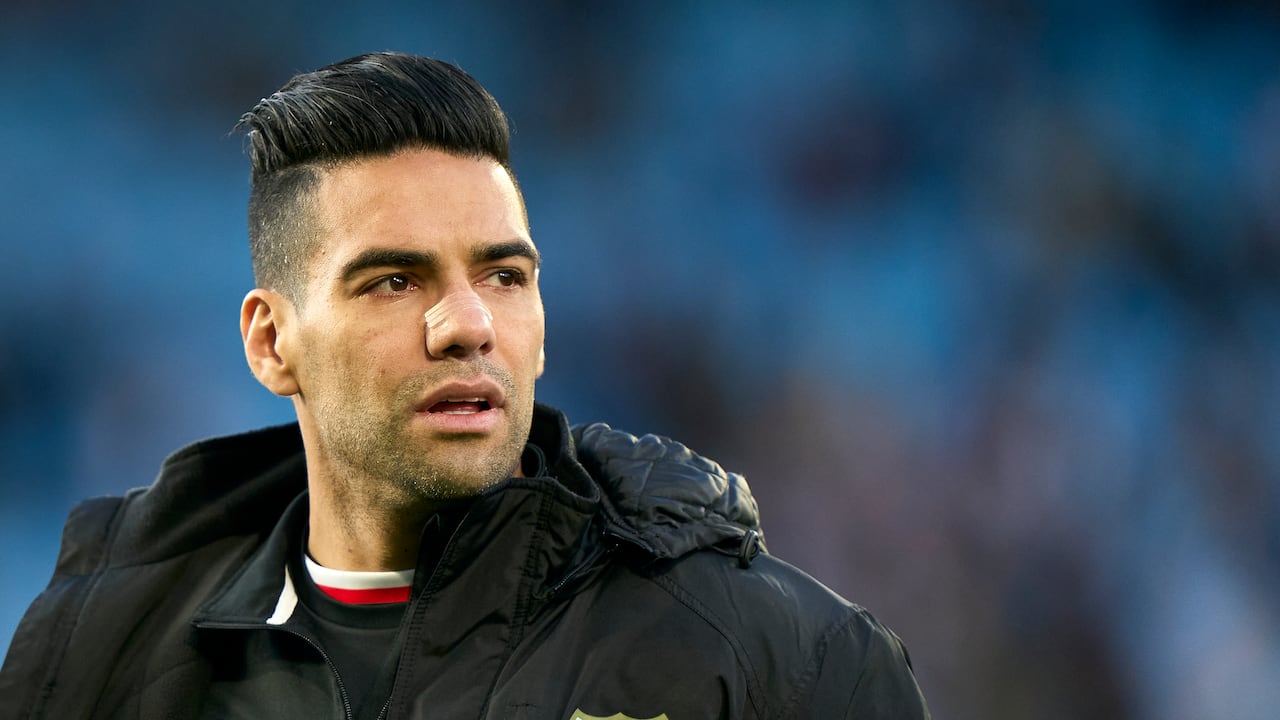 VIGO, SPAIN - FEBRUARY 05: Radamel Falcao of Rallo Vallecano looks on prior to the La Liga Santander match between RC Celta de Vigo and Rayo Vallecano at Abanca Balaidos Stadium on February 5, 2022 in Vigo, Spain. (Photo by Jose Manuel Alvarez/Quality Sport Images/Getty Images)