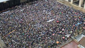MARCHA 21 DE ABRIL EN CONTRA DEL GOBIERNO DE GUSTAVO PETRO BOGOTÁ en la plaza de Bolívar imágenes de DRONE