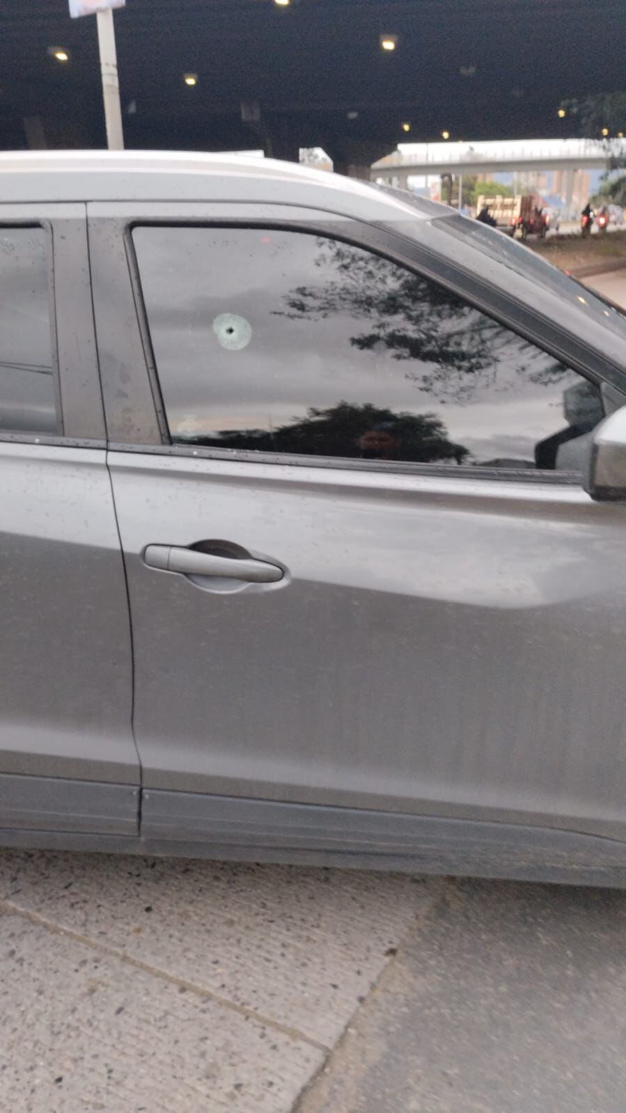 VEHÍCULO EN EL QUE FUE ASESINADO ELMER FERNANDEZ VELASCO DIRECTOR DE LA CÁRCEL MODELO