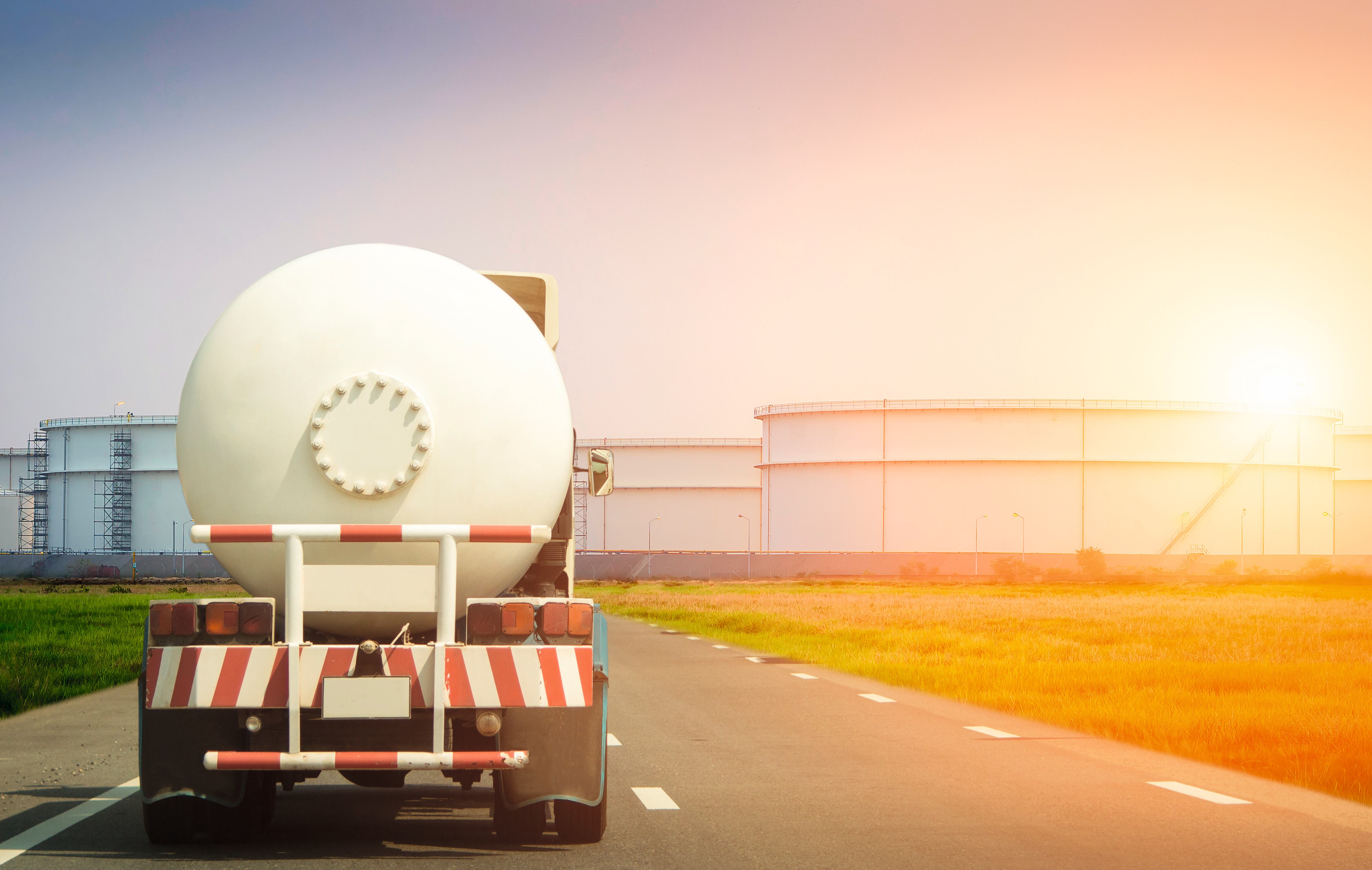 El Gobierno puso en marcha la ley que
establece que, a partir del 1° de enero
de 2023, el contenido de azufre en el
ACPM debe estar entre 15 y 10 partes por millón.