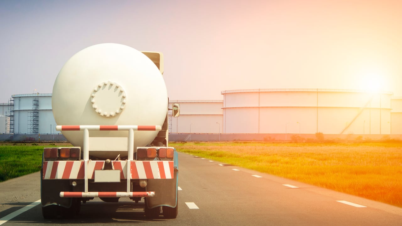 El Gobierno puso en marcha la ley que
establece que, a partir del 1° de enero
de 2023, el contenido de azufre en el
ACPM debe estar entre 15 y 10 partes por millón.