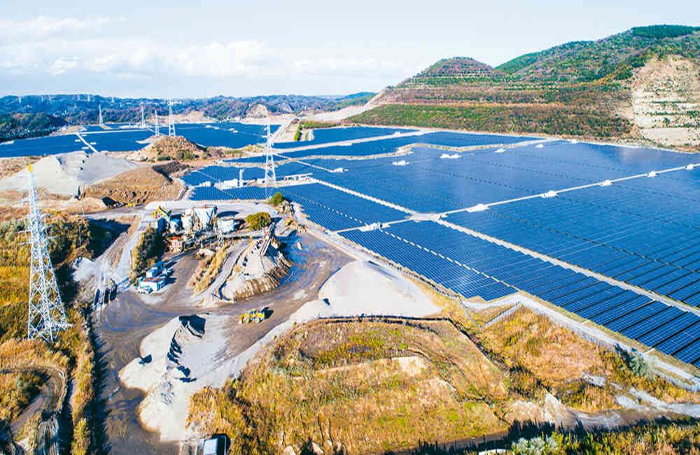 En 2002 Japón construyó e instaló 25.000 paneles solares, haciendo que los precios de estos disminuyeran. Foto: IStock