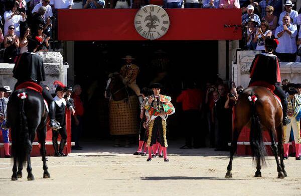José Tomás sale al ruedo de Nimes
