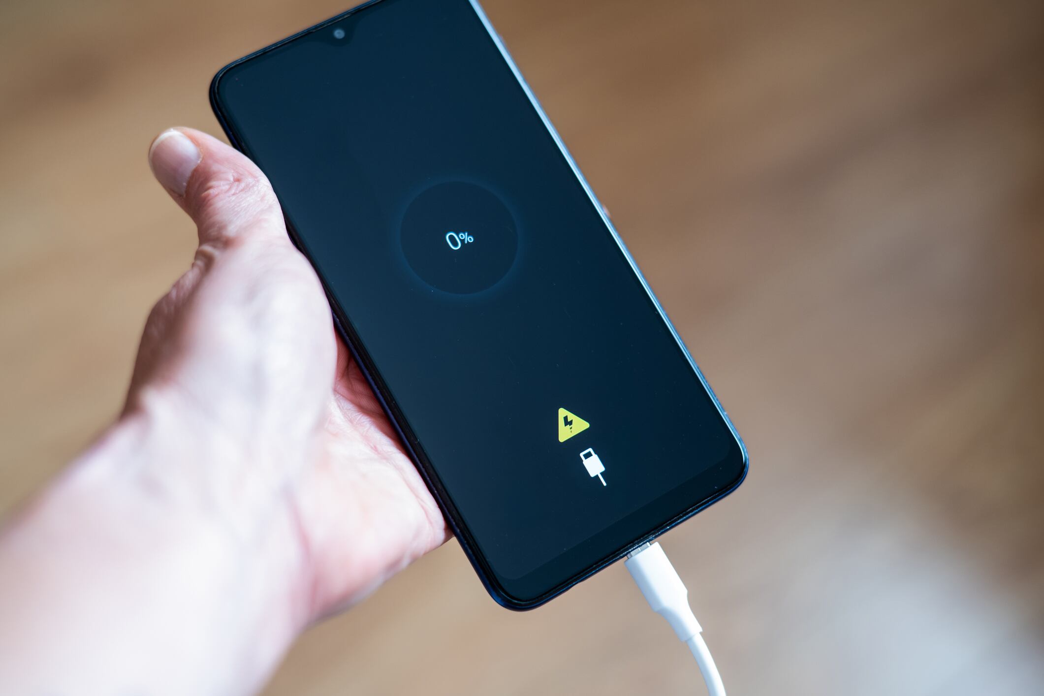 Especialistas identifican causa principal de porcentajes falsos en pantallas de smartphones.