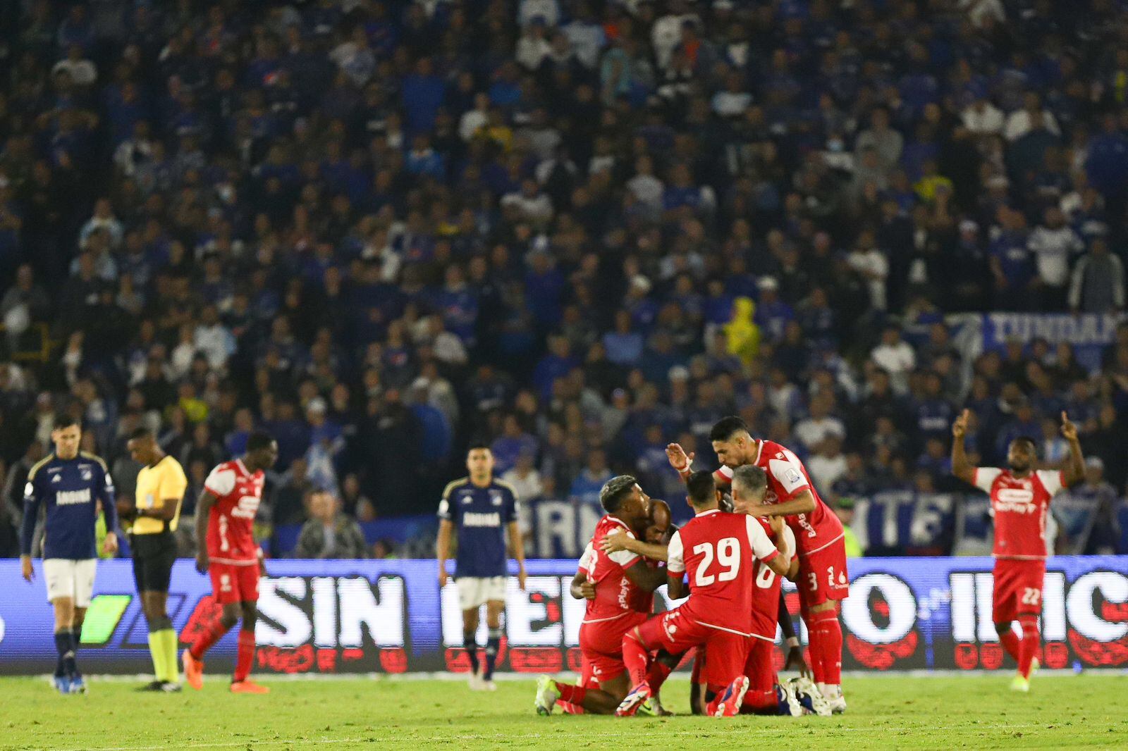 Millonarios enfrenta a Independiente Santa Fe, por encuentro válido de la Liga BetPlay II 2024 de la fecha 5 de cuadrangulares del grupo A, en el estadio Nemesio Camacho El Campin.