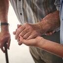 Video que ha circulado por redes sociales da muestra de una situación de abandono aun adulto mayor