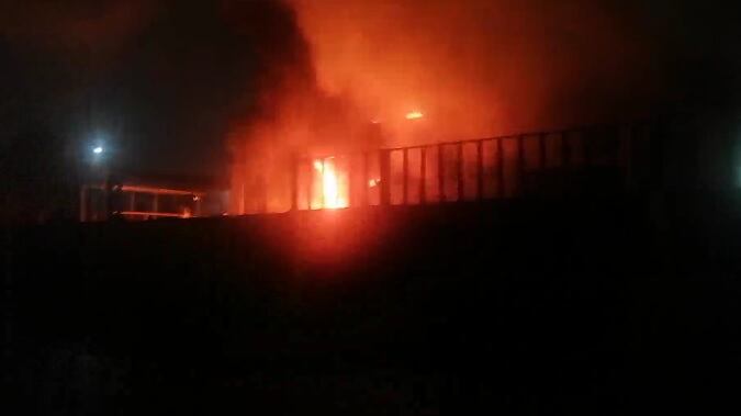 El incendio fue reportado poco antes de las 5:00 a.m.