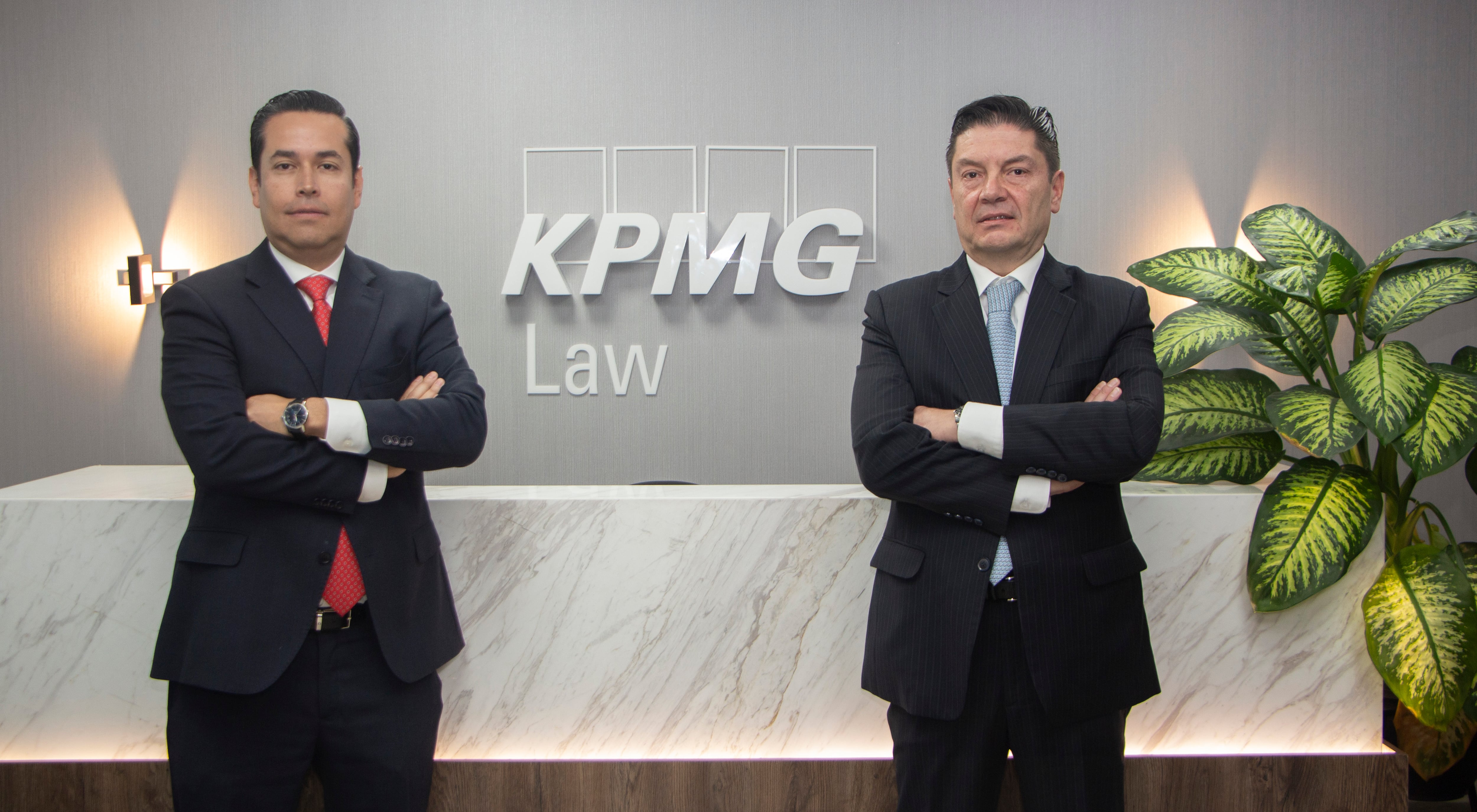 Ricardo Ruiz, socio Líder de Impuestos y Servicios Legales, y Camilo Rodríguez, socio de Impuestos y Servicios Legales.