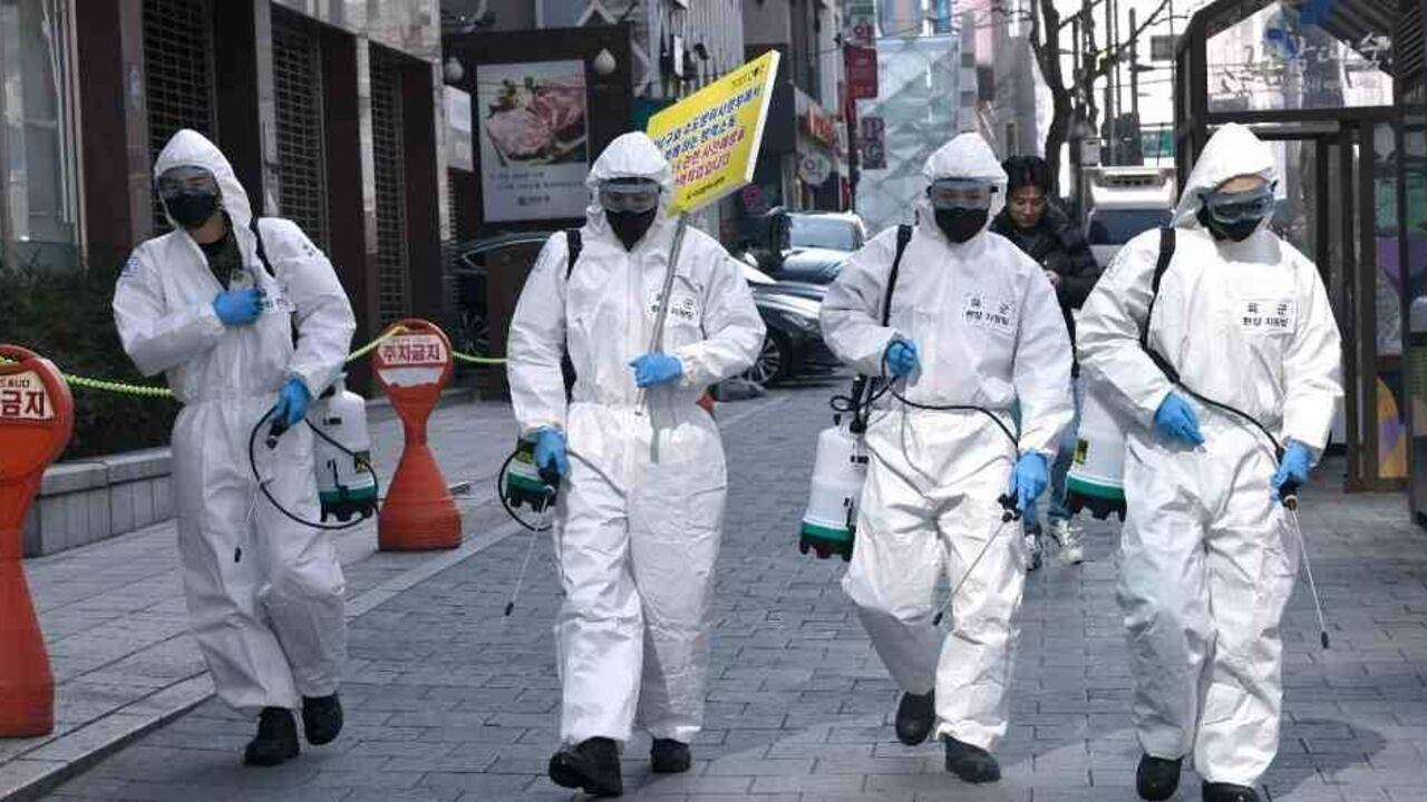 Cree que por el “intenso interés por derrotarlo, pondremos la influencia científica, el dinero y los recursos para encontrar antivirales que tengan características profilácticas o preventivas que puedan utilizarse además de las vacunas”.