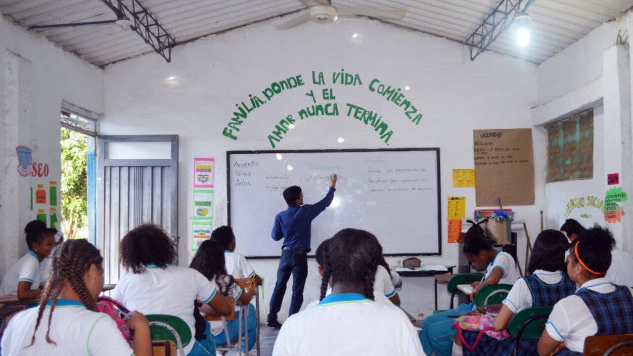 Durante los dos años que dura el proceso, los docentes aprenden de la experiencia de las comunidades, aportan al fortalecimiento del liderazgo colectivo y conocen de primera mano los retos actuales de la educación desde los salones de clases.