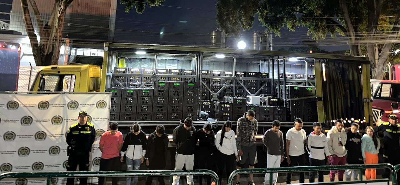 Trece personas fueron detenidas por vender cerveza adulterada en Medellín.