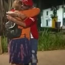 Madre se reencuentra con su hijo.