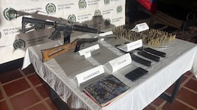 Fue incautado un fusil, una escopeta, 326 cartuchos, 6 proveedores, material de intendencia, explosivos, celulares y cuadernos con información que será objeto de análisis por parte de la Inteligencia militar.