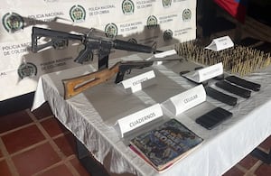 Fue incautado un fusil, una escopeta, 326 cartuchos, 6 proveedores, material de intendencia, explosivos, celulares y cuadernos con información que será objeto de análisis por parte de la Inteligencia militar.