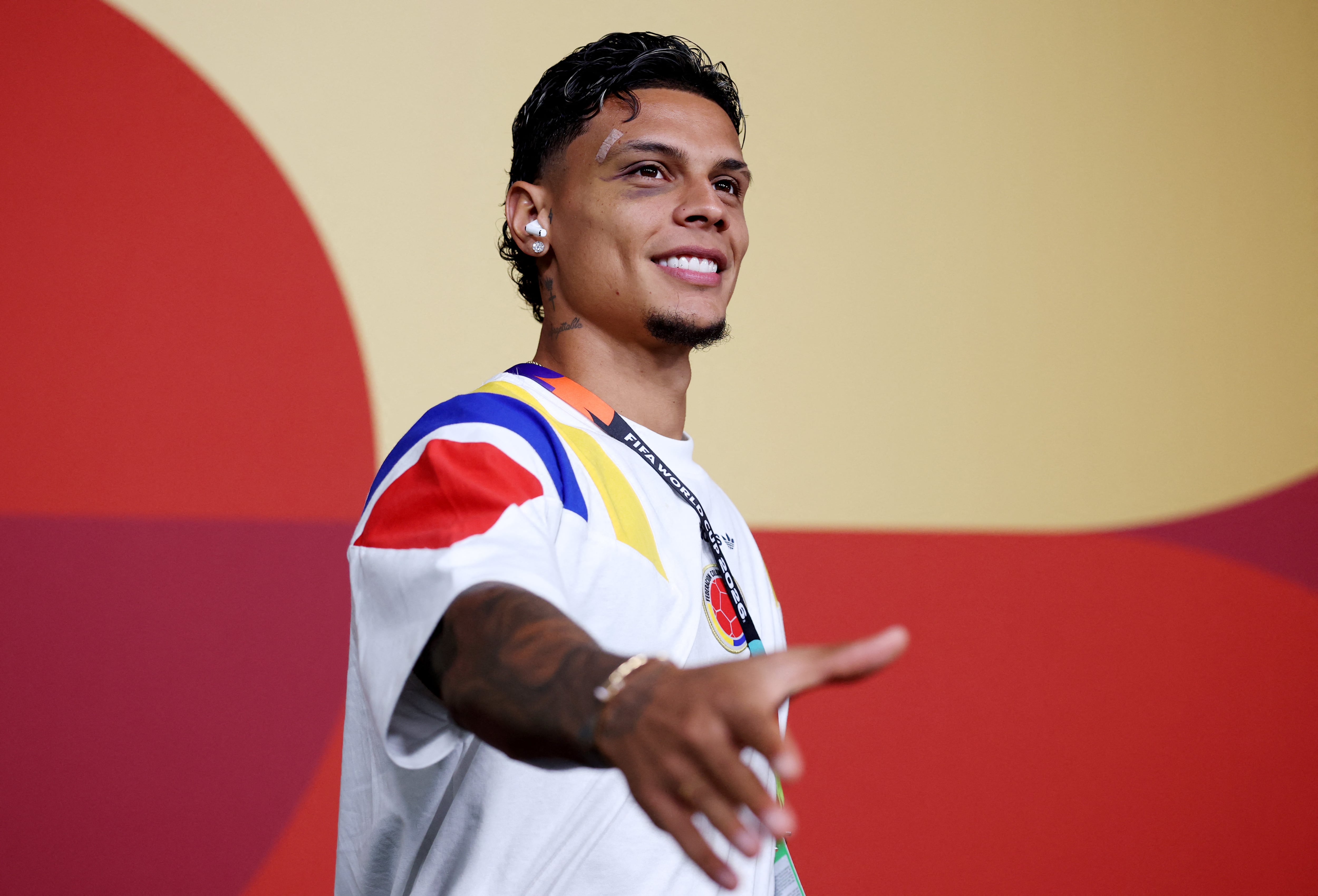 VANCOUVER, BRITISH COLUMBIA - JULY 07: Richard Rios #6 of Colombia arrives at the stadium before the FIFA World Cup 2026 Round of 16 match between Switzerland and Colombia at BC Place Vancouver on July 07, 2026 in Vancouver, British Columbia. Carl Recine/Getty Images/AFP (Photo by Carl Recine / GETTY IMAGES NORTH AMERICA / Getty Images via AFP)