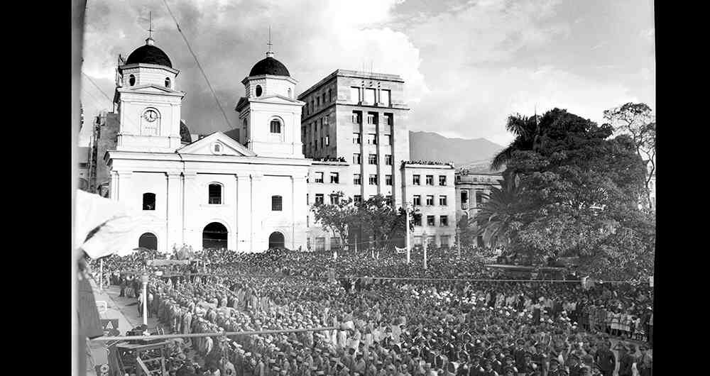 "Ahora uno ve a gentes parecidas descalificar otras movilizaciones. Una de las maneras más dignas de capitalizar los años tal vez sea aprender a escuchar sin apretar los puños". 