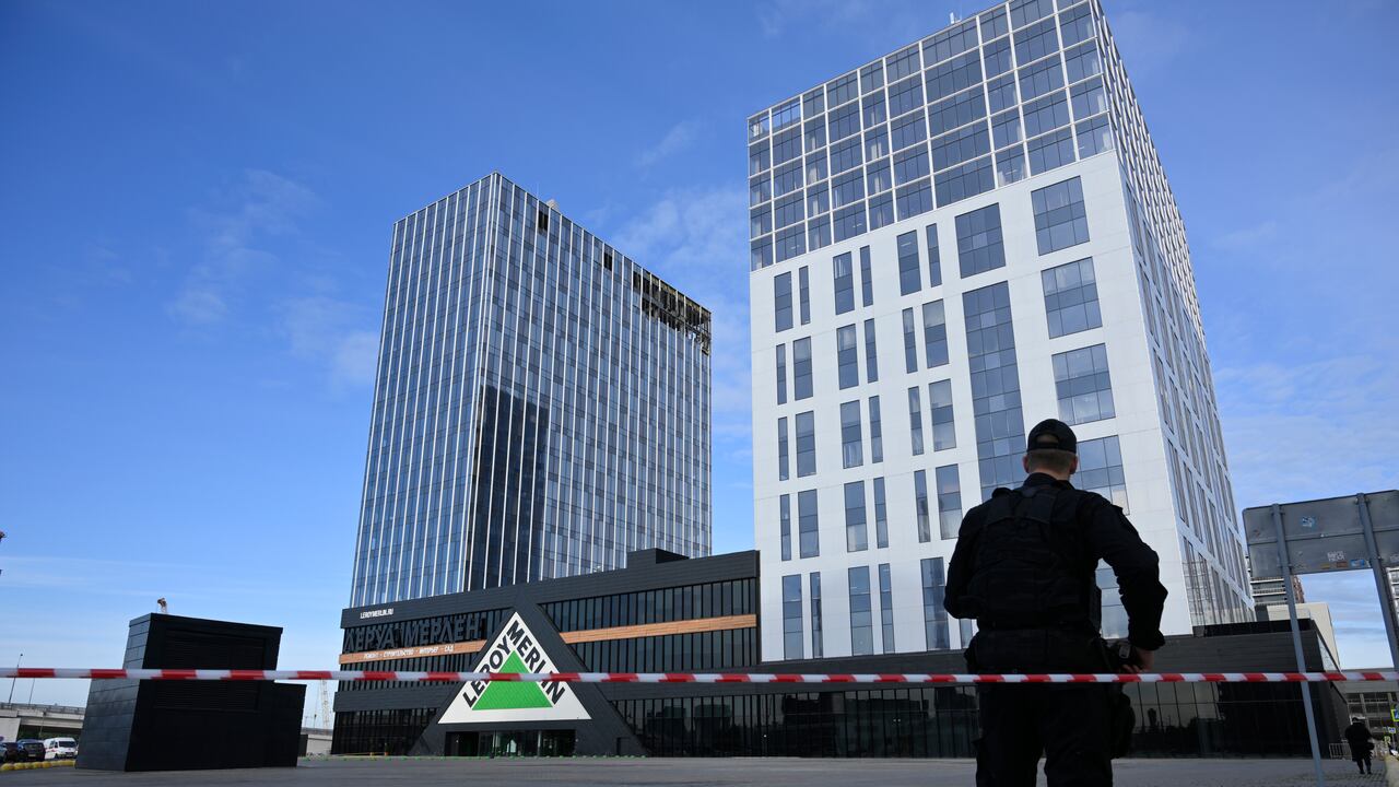 Una vista del edificio dañado después de un ataque con drones en Moscú, Rusia, el lunes 24 de julio de 2023.